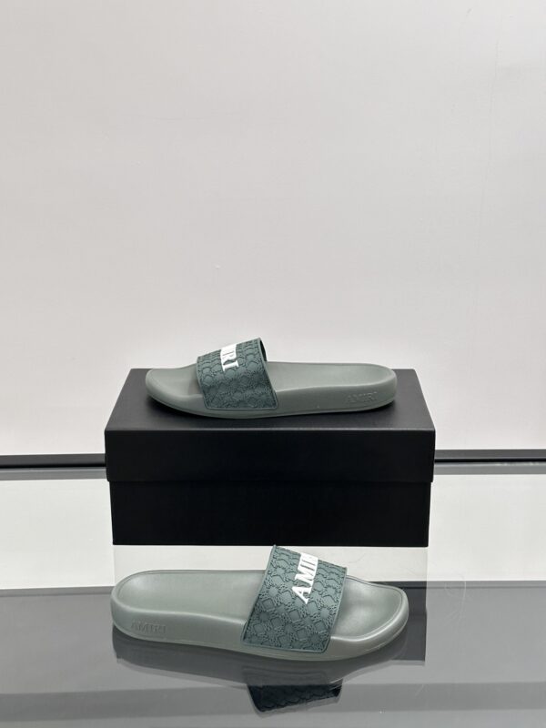 Amiri Embossed Men's Slippers With Unique Patterns - Image 5