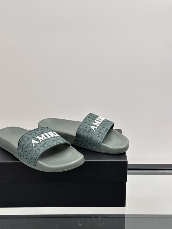 Amiri Embossed Men's Slippers With Unique Patterns - Image 8