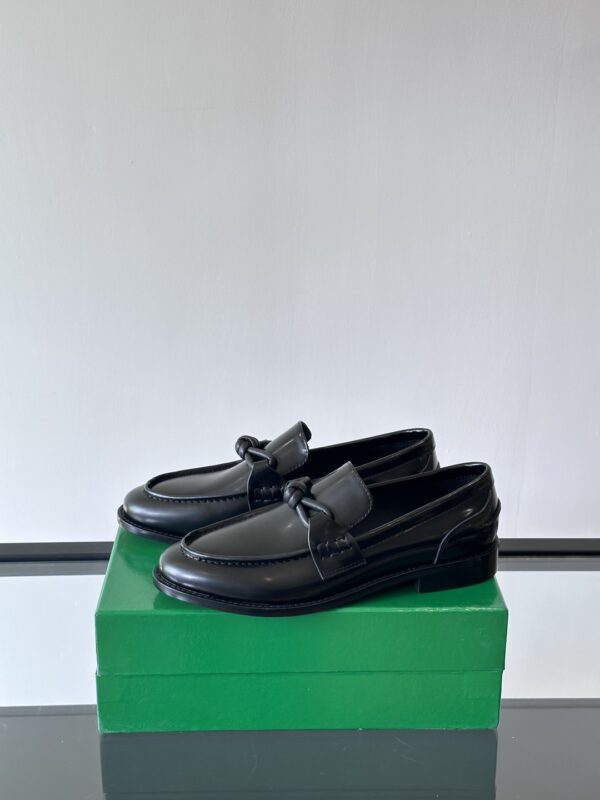 Bottega Veneta Cowhide Leather One Foot Casual Loafers - Image 4