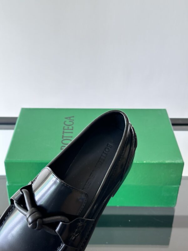 Bottega Veneta Cowhide Leather One Foot Casual Loafers - Image 7