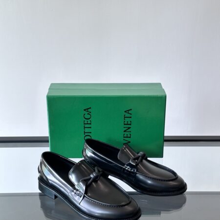 Bottega Veneta Cowhide Leather One Foot Casual Loafers