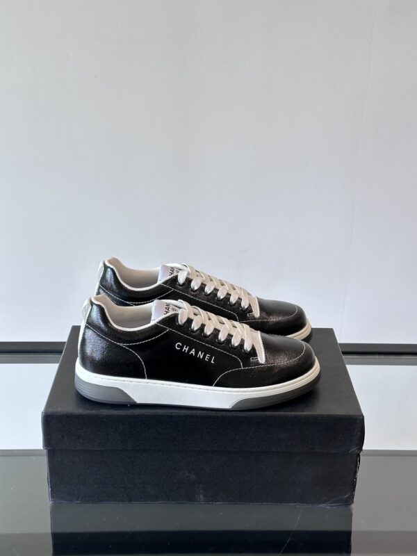 Chanel New Cowhide Leather Casual Embroidered White Shoes - Image 2
