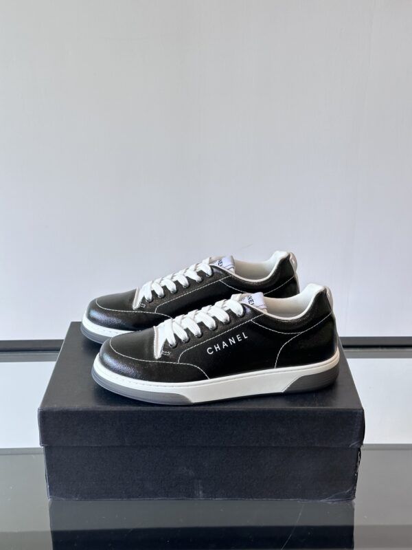 Chanel New Cowhide Leather Casual Embroidered White Shoes - Image 4