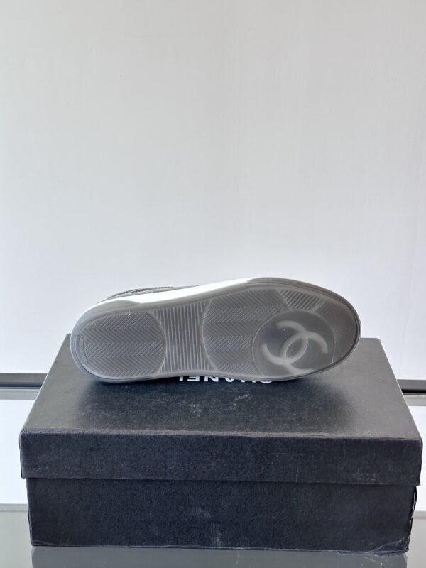 Chanel New Cowhide Leather Casual Embroidered White Shoes - Image 9