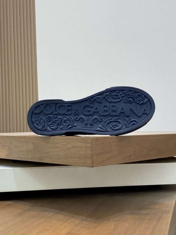 Dolce & Gabbana Fashionable Men's Casual Sports Shoes - Image 9