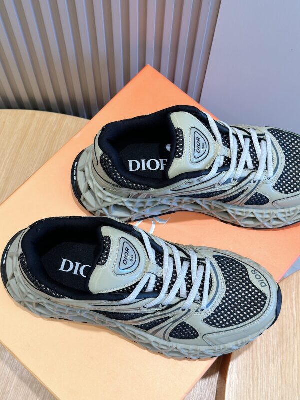 Christian Dior Kaws X Dior B35 NXT Men's Sports Shoes - Image 4