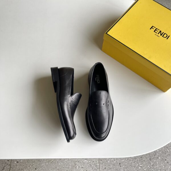 Fendi O'Lock Men's Cowhide Leather Casual Loafers - Image 3