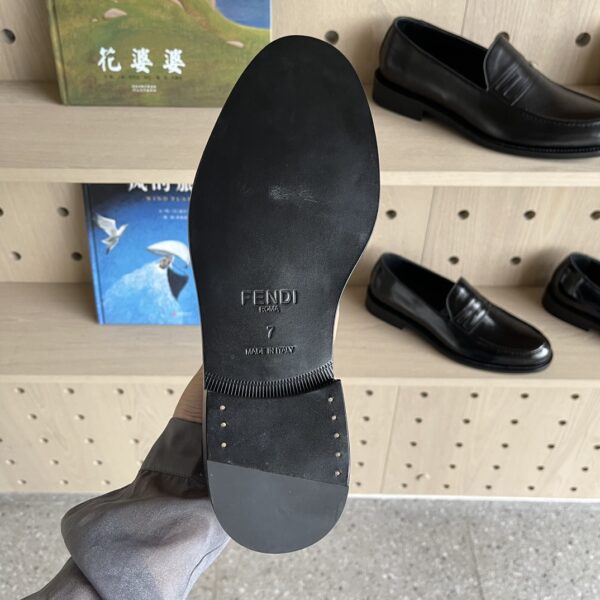 Fendi O'Lock Men's Cowhide Leather Casual Loafers - Image 9