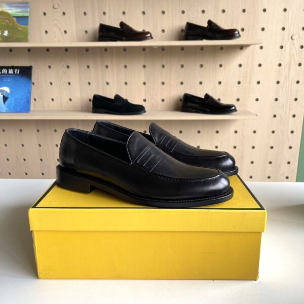 Fendi O'Lock Men's Cowhide Leather Casual Loafers - Image 4
