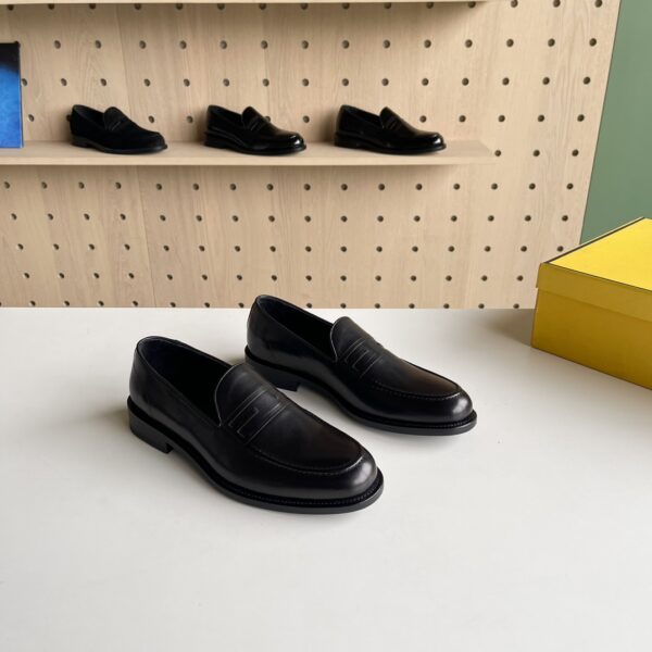 Fendi O'Lock Men's Cowhide Leather Casual Loafers