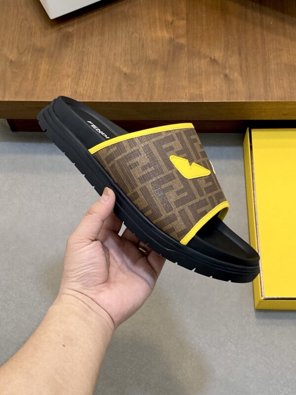 Fendi New Men's Canvas Double F Letter Slippers - Image 6