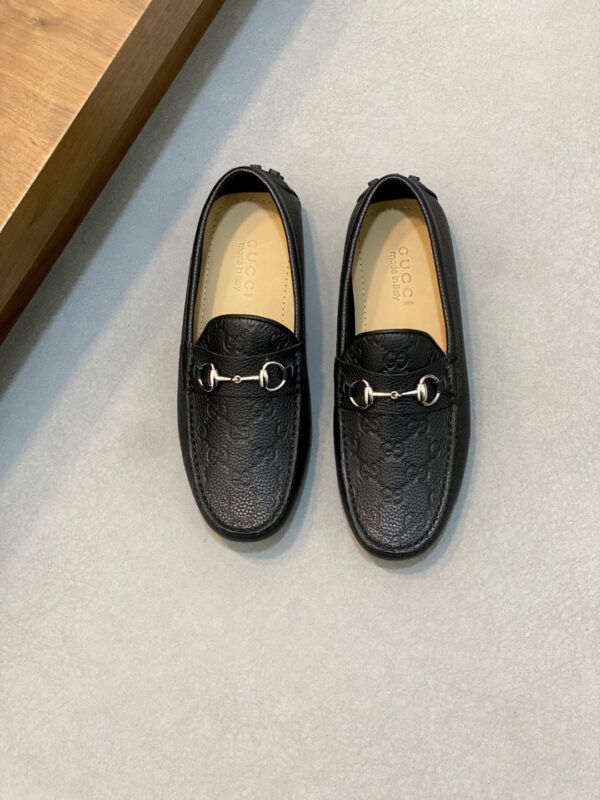 Gucci Men's Classic Cowhide Leather Bean Shoes - Image 2