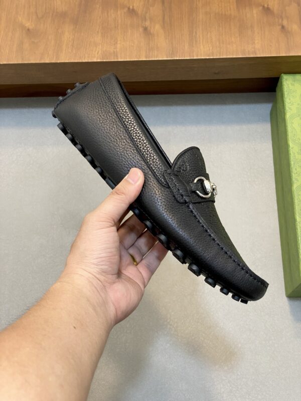 Gucci Men's Classic Cowhide Leather Bean Shoes - Image 4