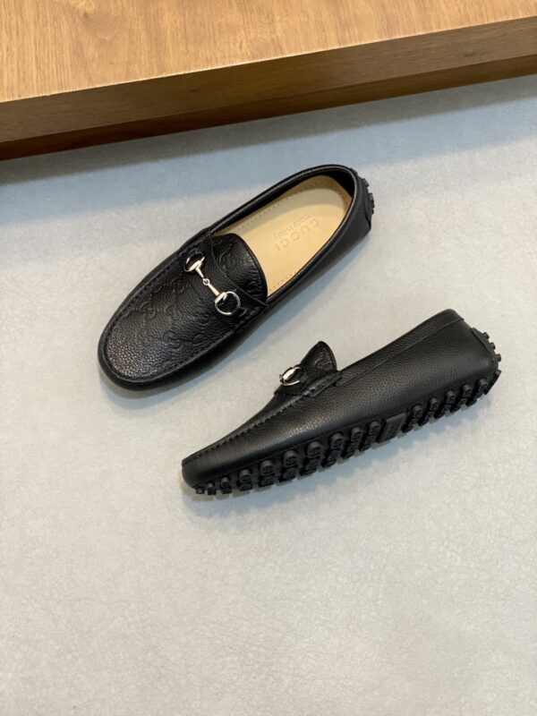 Gucci Men's Classic Cowhide Leather Bean Shoes - Image 5