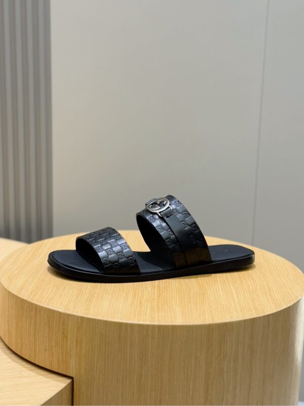 Gucci Men's Cowhide Leather Interlocking Double G Slippers - Image 3
