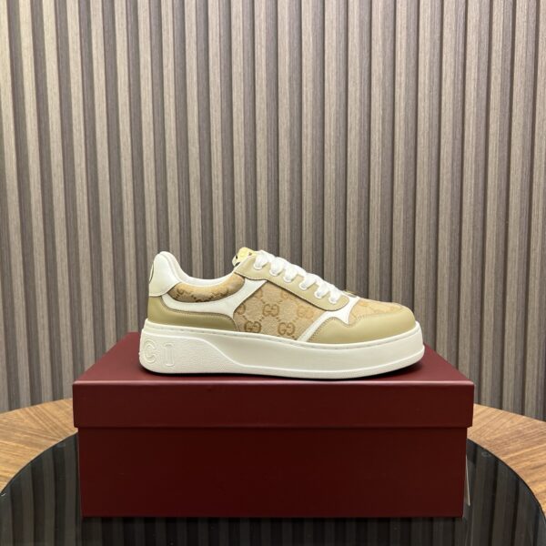 Gucci Men's Inner And Outer Cowhide Leather GG Sports Shoes - Image 3