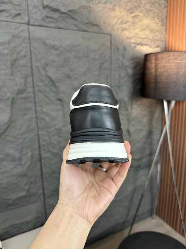 Gucci Men's Cowhide Leather Paired With Mesh Fabric Sports Shoes - Image 7