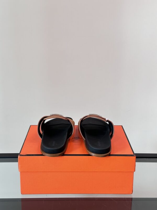 Hermes High End Cowhide Leather Outsole Men's Slippers - Image 8