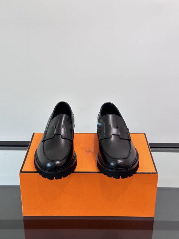 Hermes High End Boutique Men's Low Cut Casual Leather Shoes - Image 3