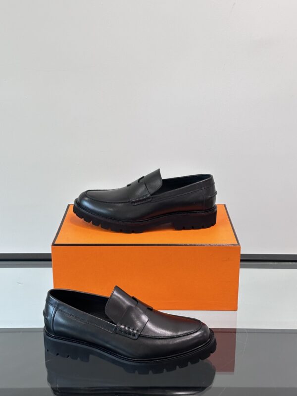Hermes High End Boutique Men's Low Cut Casual Leather Shoes - Image 4