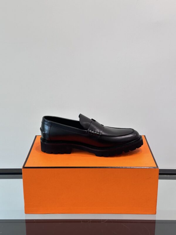 Hermes High End Boutique Men's Low Cut Casual Leather Shoes - Image 5
