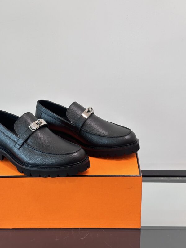 Hermes High End Boutique Low Cut Casual Leather Shoes - Image 7