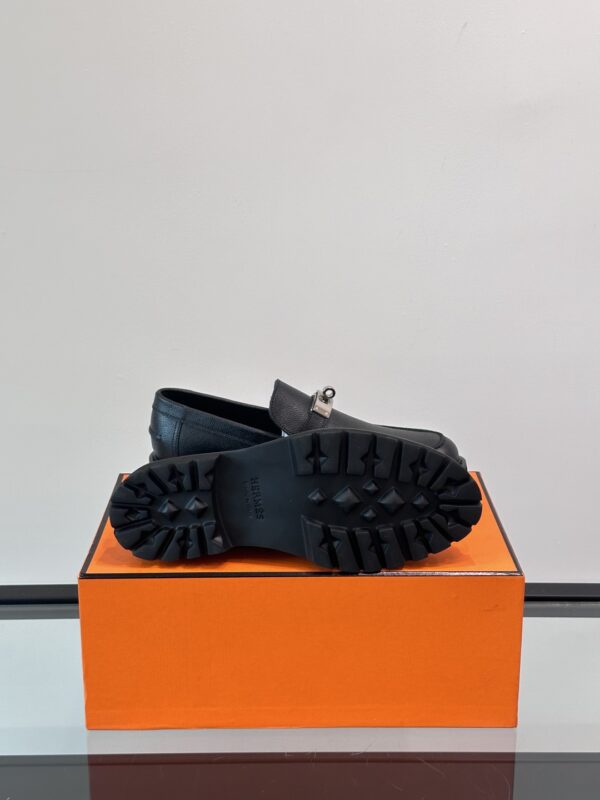 Hermes High End Boutique Low Cut Casual Leather Shoes - Image 9