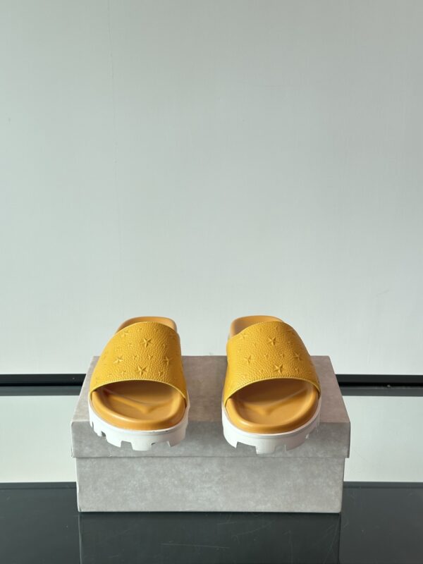 Jimmy Choo High Quality Cowhide Leather Men's Slippers - Image 3