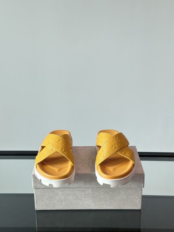 Jimmy Choo New High Quality Cowhide Leather Men's Slippers - Image 3