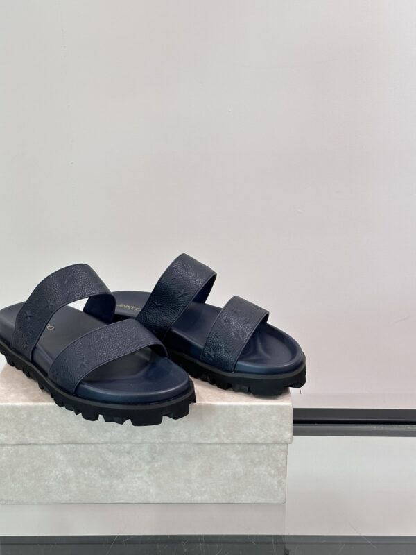Jimmy Choo New Cowhide Leather Men's Slippers - Image 6