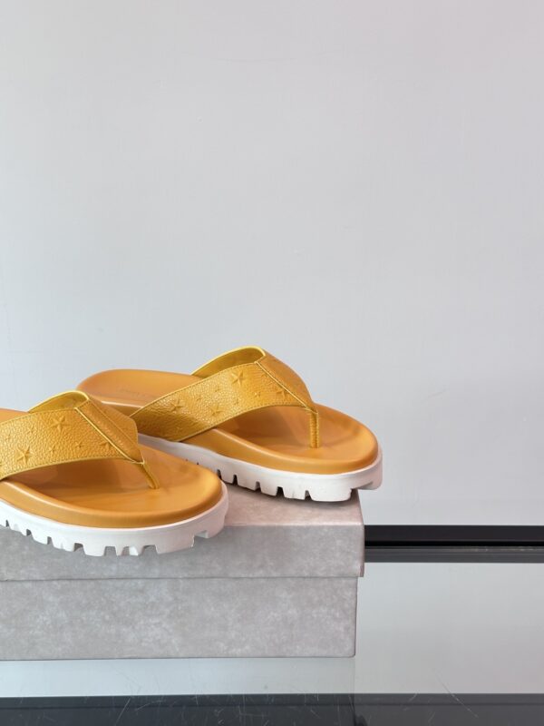 Jimmy Choo New High End Cowhide Leather Men's Slippers - Image 8