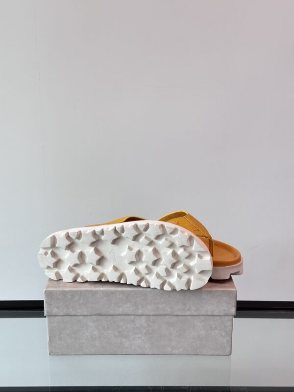 Jimmy Choo New High End Cowhide Leather Men's Slippers - Image 9