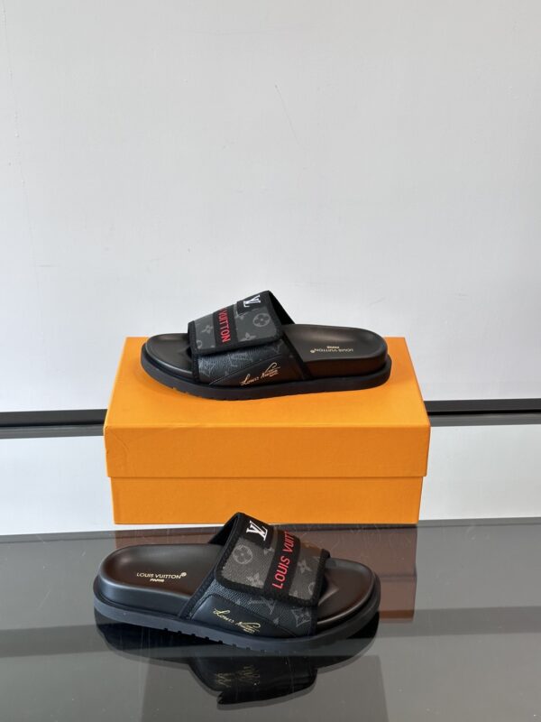 Louis Vuitton New Summer Casual Beach Slippers - Image 5