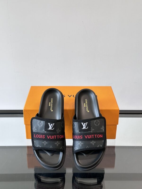Louis Vuitton New Summer Casual Beach Slippers - Image 6