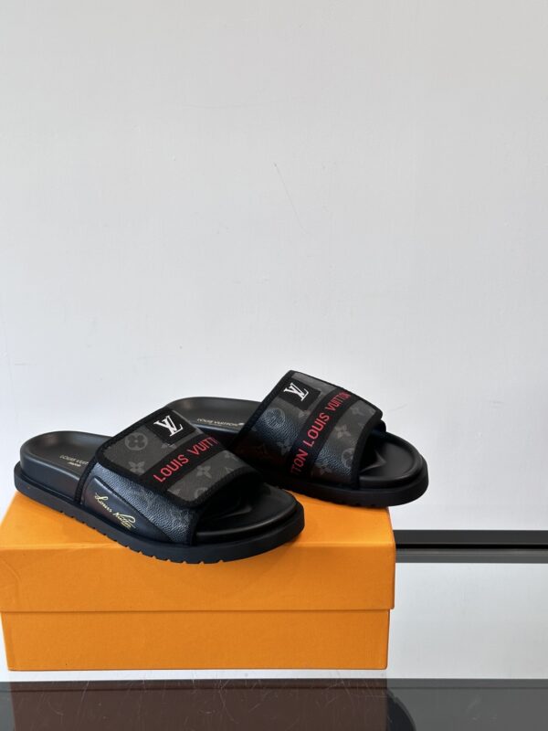 Louis Vuitton New Summer Casual Beach Slippers - Image 7