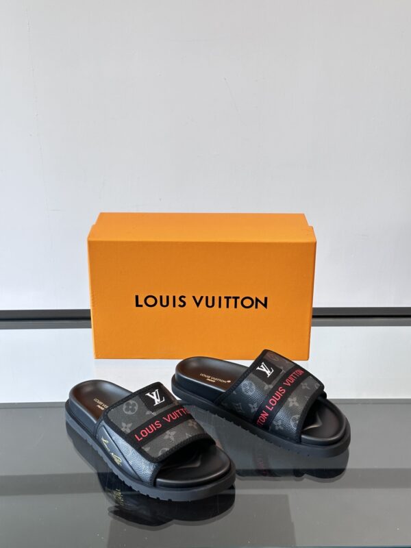Louis Vuitton New Summer Casual Beach Slippers