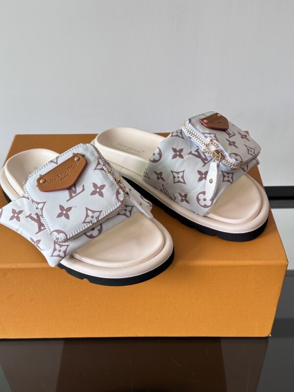 Louis Vuitton Presbyopia Cowhide Leather Bread Slippers - Image 8