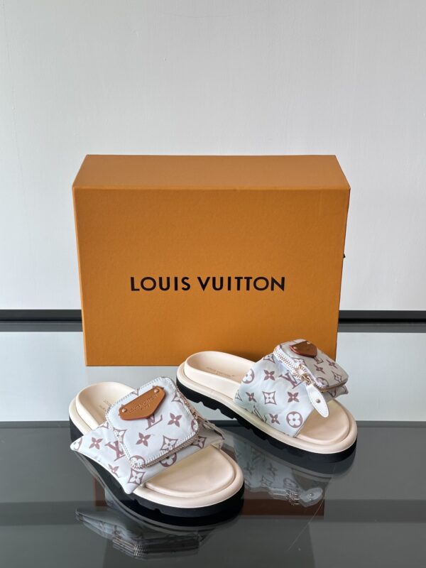 Louis Vuitton Presbyopia Cowhide Leather Bread Slippers