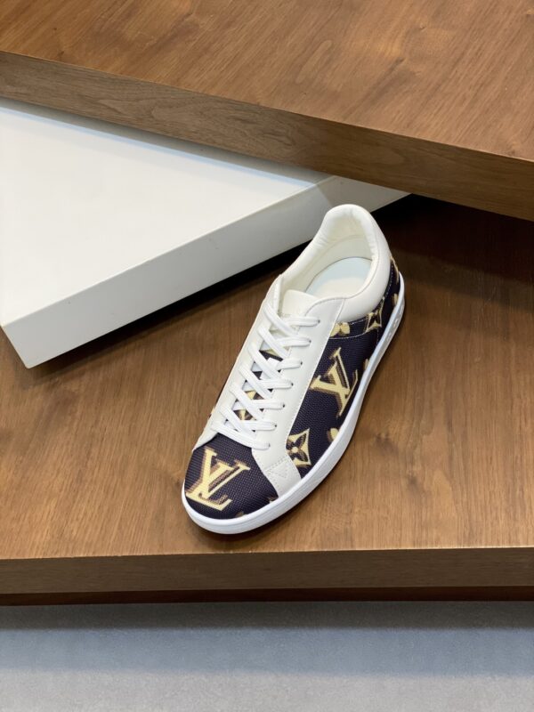 Louis Vuitton Men's Breathable Mesh Casual Sports Shoes - Image 6