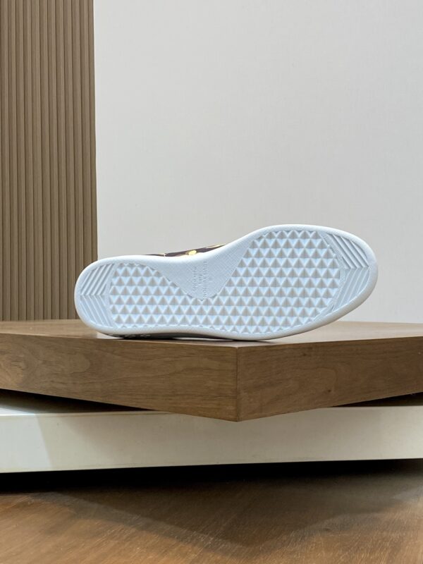 Louis Vuitton Men's Breathable Mesh Casual Sports Shoes - Image 9