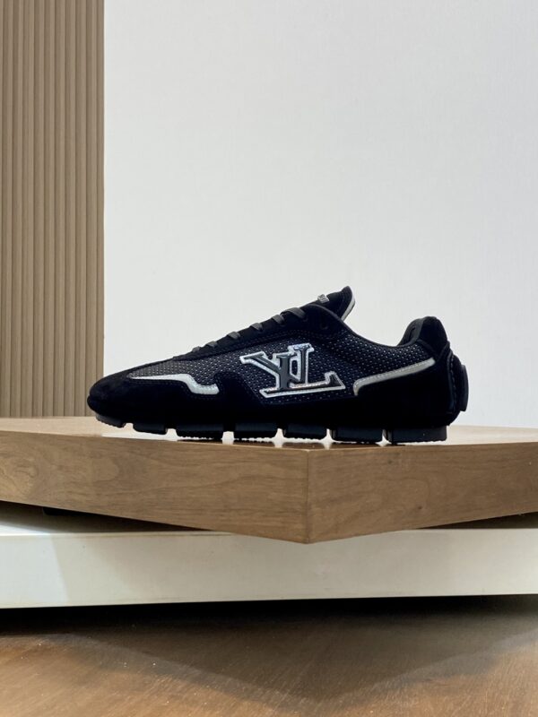 Louis Vuitton Run Away Flyknit Fabric Casual Sports Shoes - Image 3