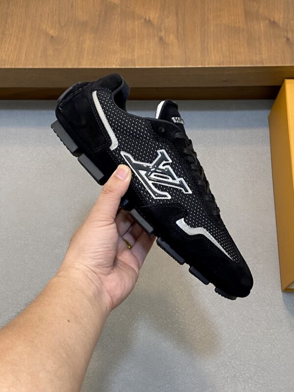 Louis Vuitton Run Away Flyknit Fabric Casual Sports Shoes - Image 4