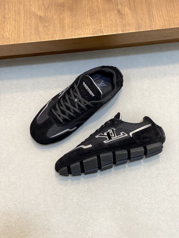 Louis Vuitton Run Away Flyknit Fabric Casual Sports Shoes - Image 5