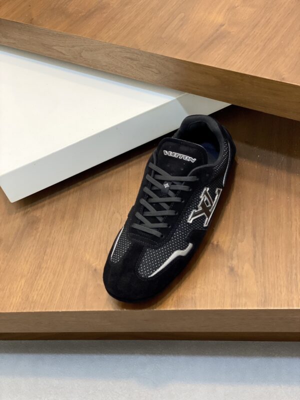 Louis Vuitton Run Away Flyknit Fabric Casual Sports Shoes - Image 6