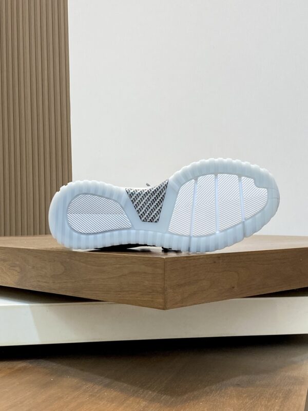 Louis Vuitton Beverly Hills Monogram Flyknit Sports Shoes - Image 9