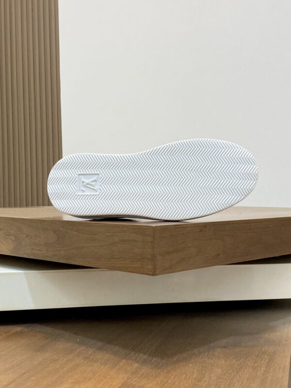 Louis Vuitton Cowhide Silk Printed Casual Sports Shoes - Image 9