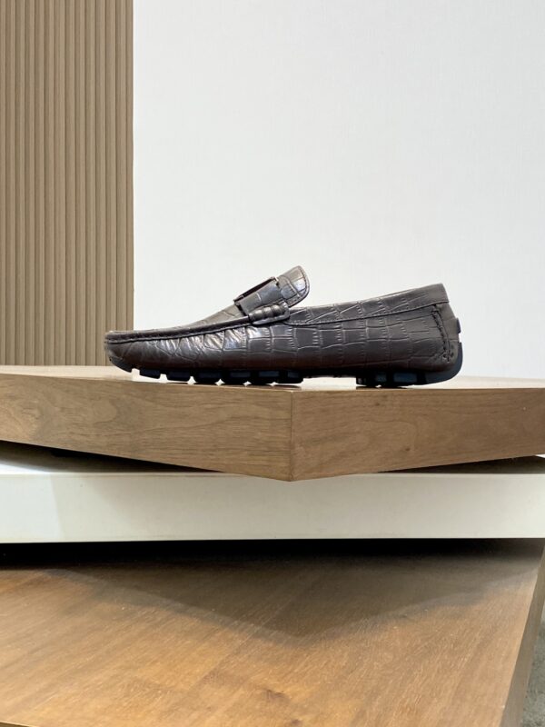 Louis Vuitton Classic Cowhide Leather Driving Bean Shoes - Image 3