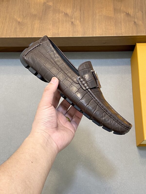 Louis Vuitton Classic Cowhide Leather Driving Bean Shoes - Image 4