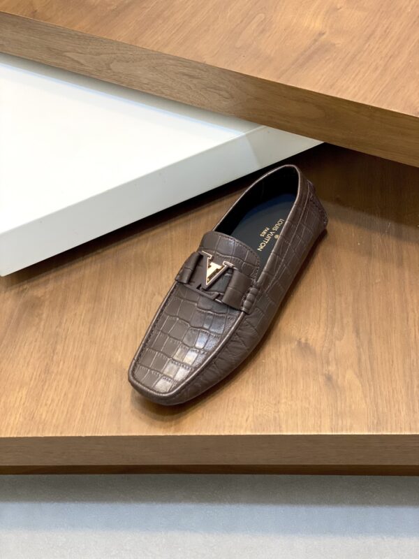 Louis Vuitton Classic Cowhide Leather Driving Bean Shoes - Image 6