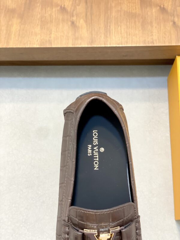 Louis Vuitton Classic Cowhide Leather Driving Bean Shoes - Image 7